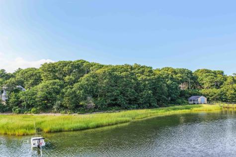 221 Scraggy Neck Road Cataumet MA 02534