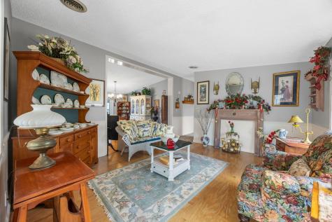 23 Green Holly Drive Kingston MA 02364
