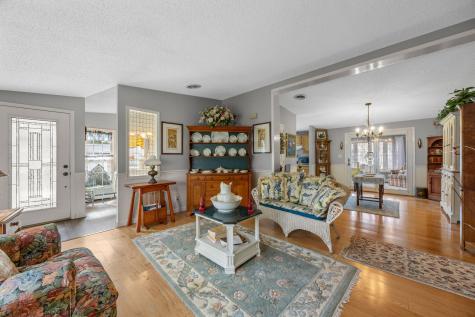 23 Green Holly Drive Kingston MA 02364