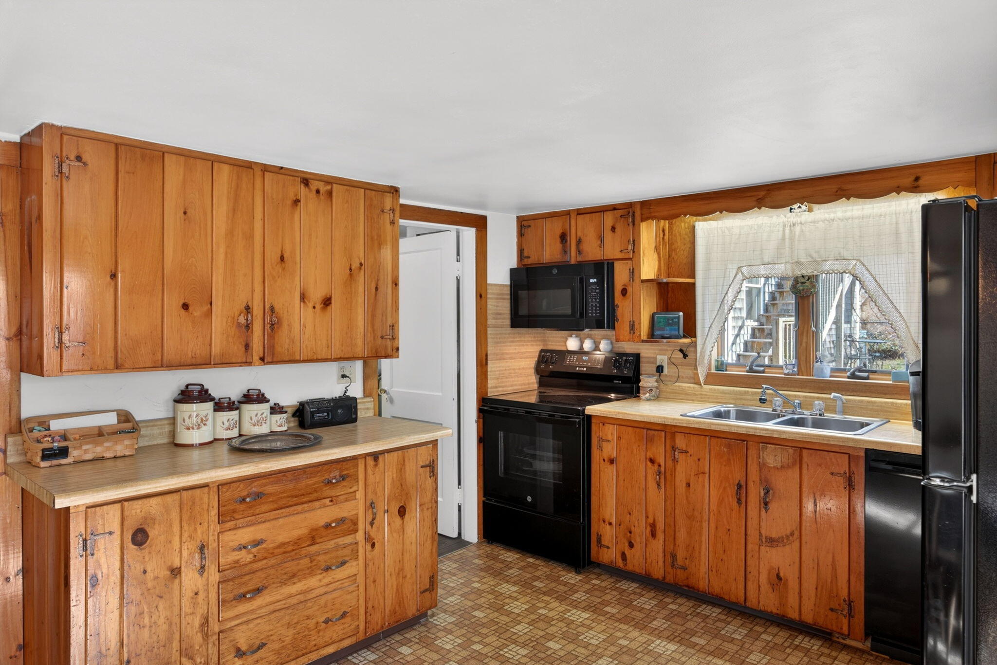 31 Conant Street Provincetown MA 02657