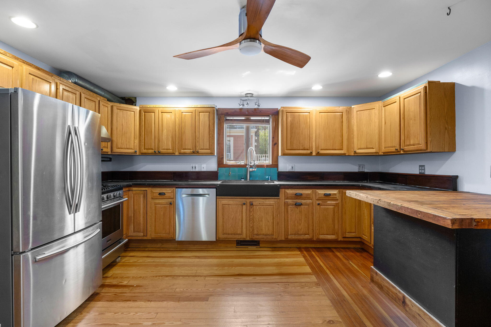 196 Bradford Street Provincetown MA 02657