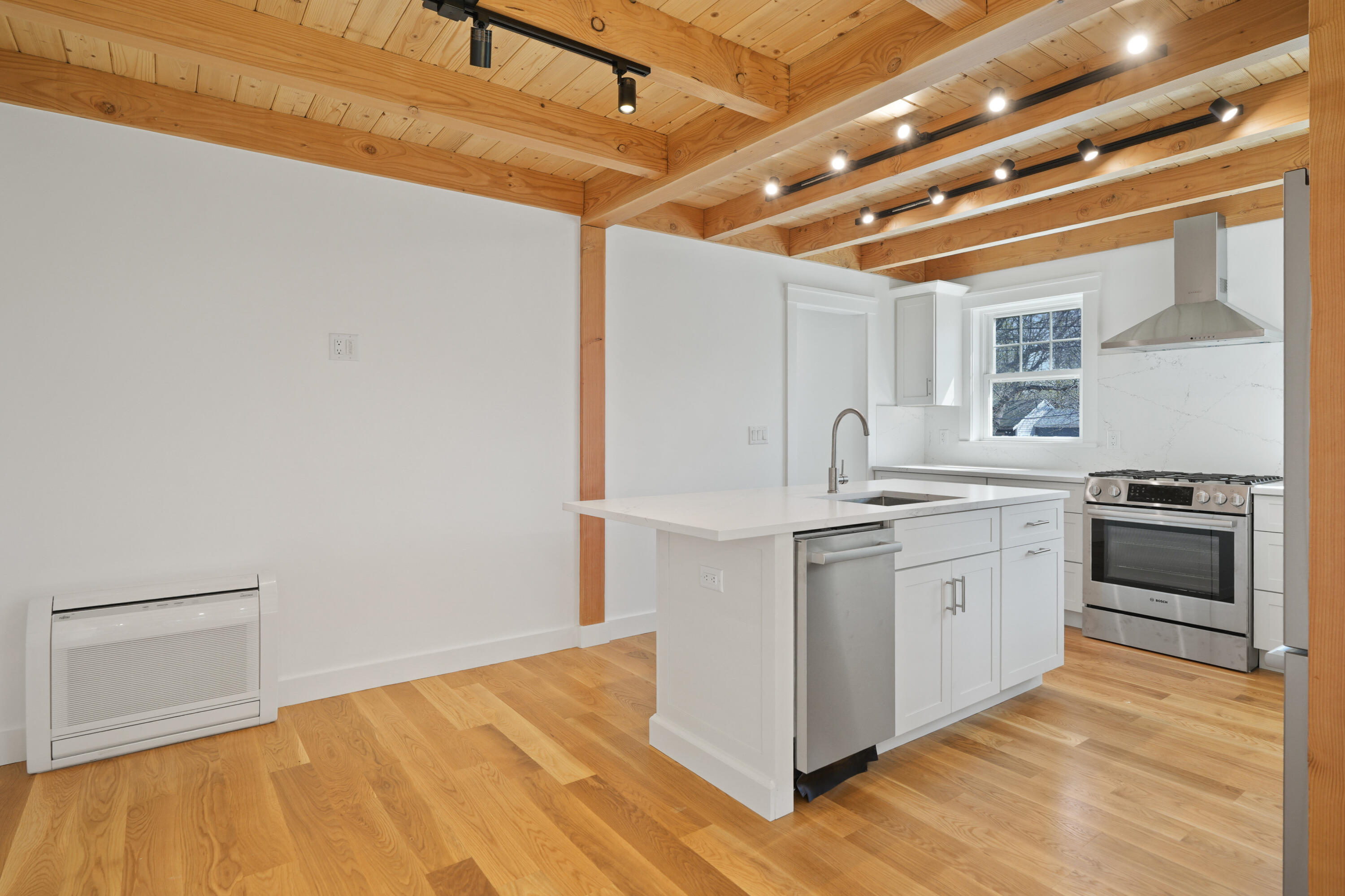 33 Vineyard Avenue Oak Bluffs MA 02557