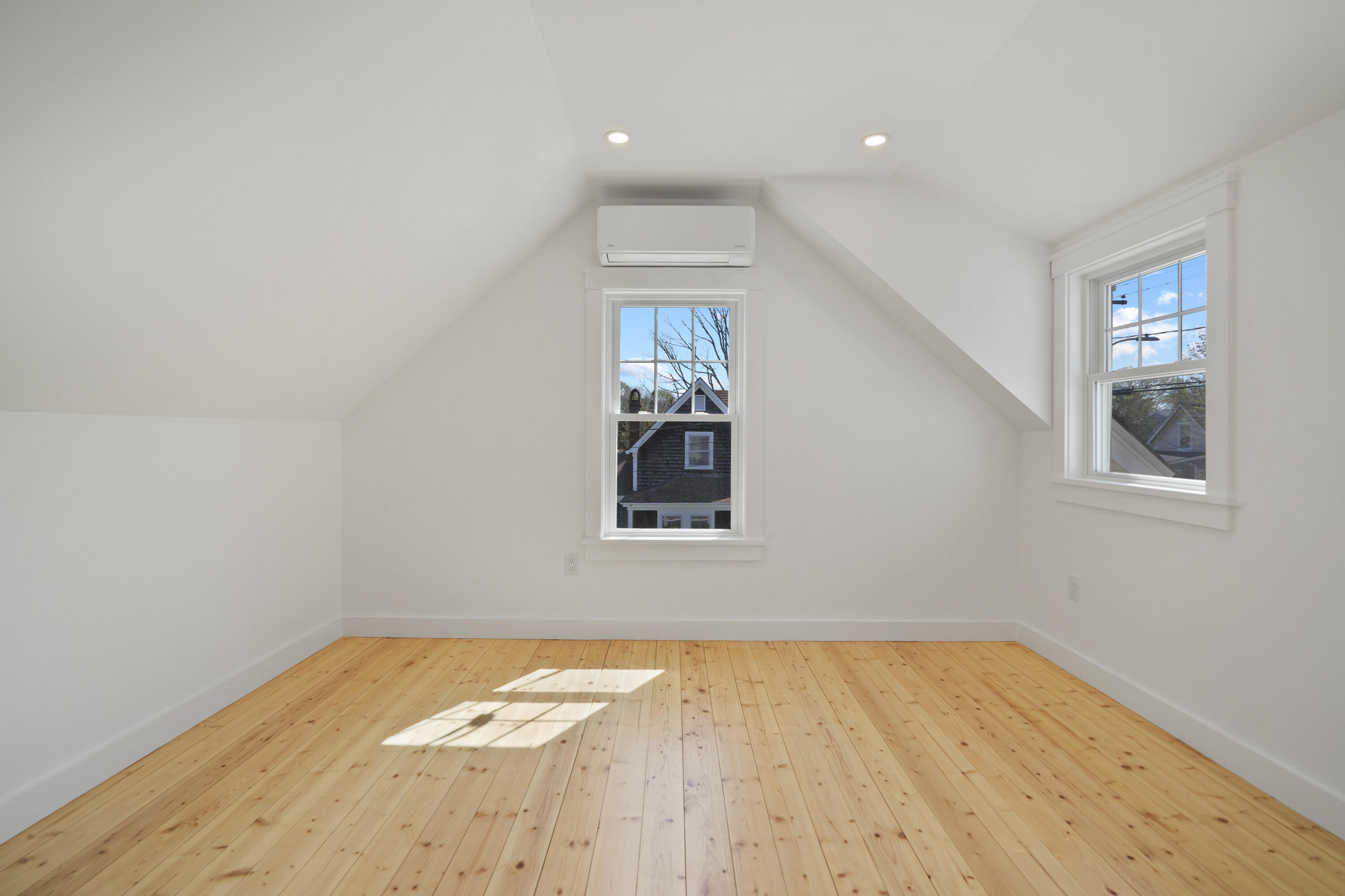33 Vineyard Avenue Oak Bluffs MA 02557