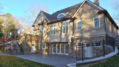 4 Vale Lane Mashpee MA 02649