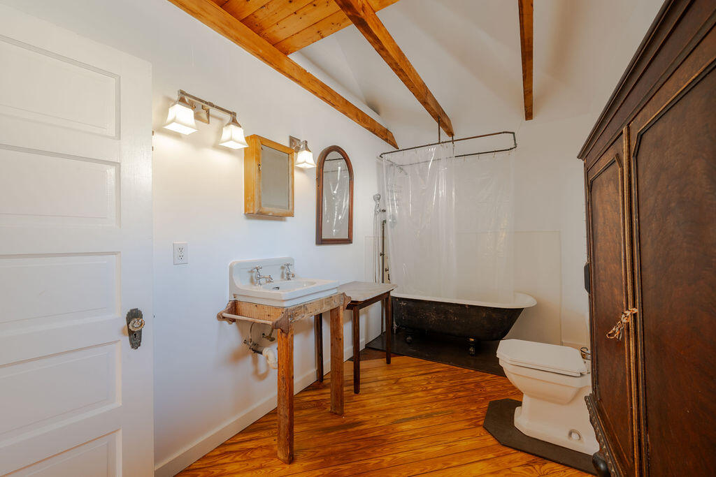 6 Daggett Lane Provincetown MA 02657