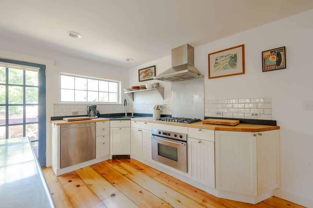 6 Daggett Lane Provincetown MA 02657