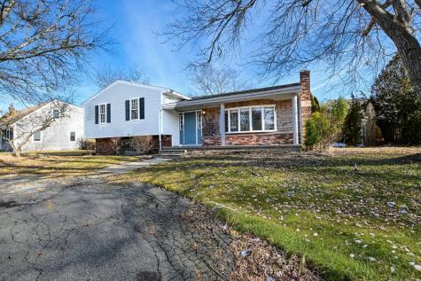 49 Broken Bow Lane Falmouth MA 02536