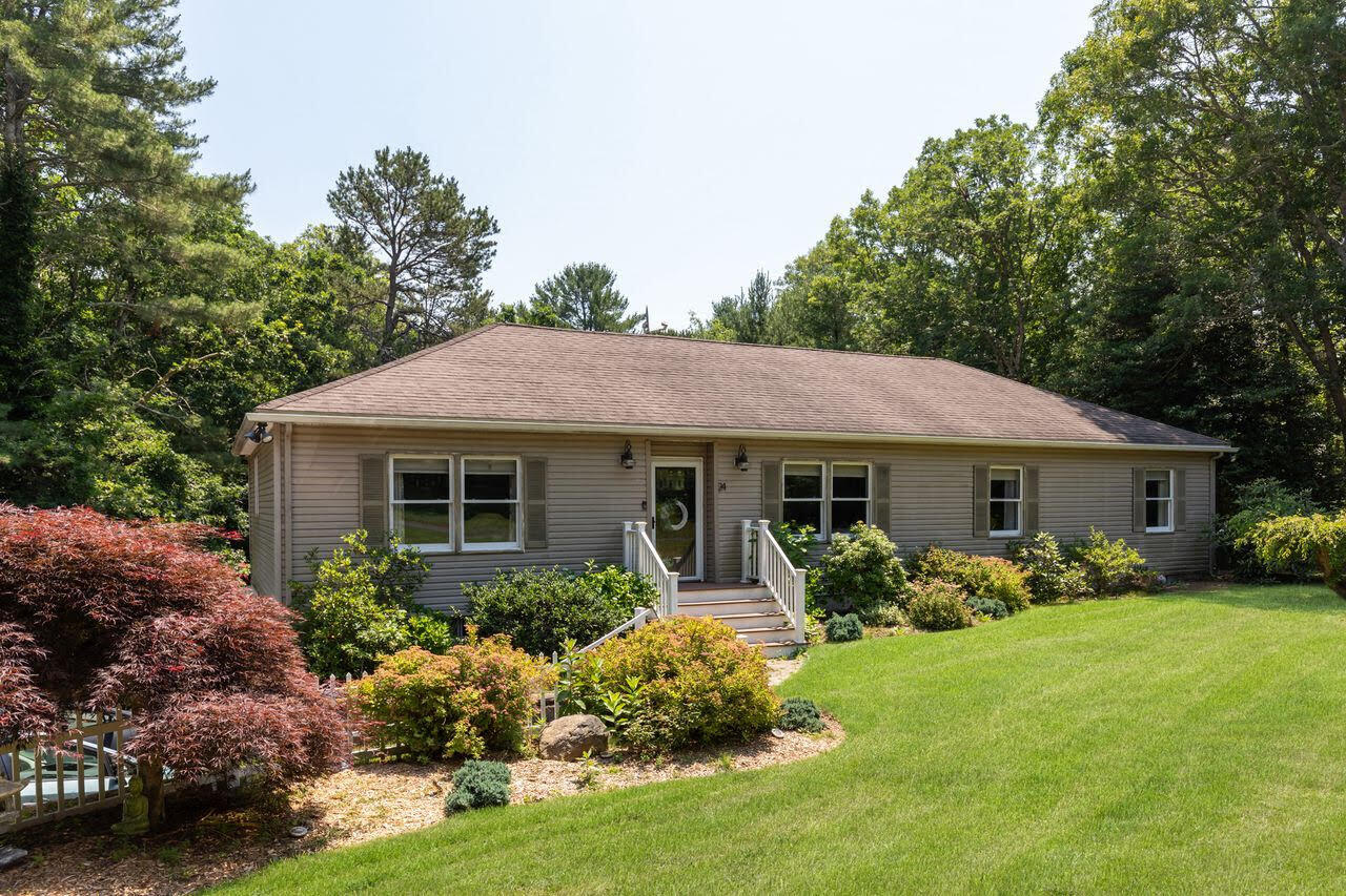 24 Moon Compass Lane Sandwich MA 02563