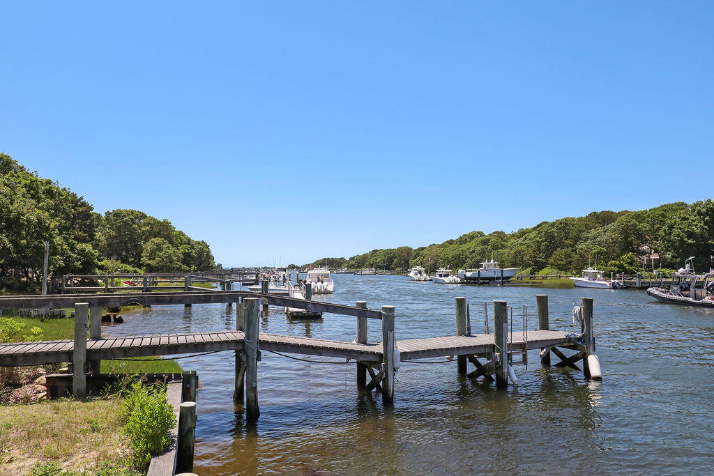 379 Monomoscoy Road Mashpee MA 02649