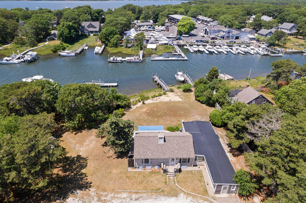 379 Monomoscoy Road Mashpee MA 02649