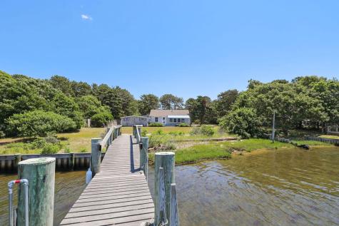 379 Monomoscoy Road Mashpee MA 02649