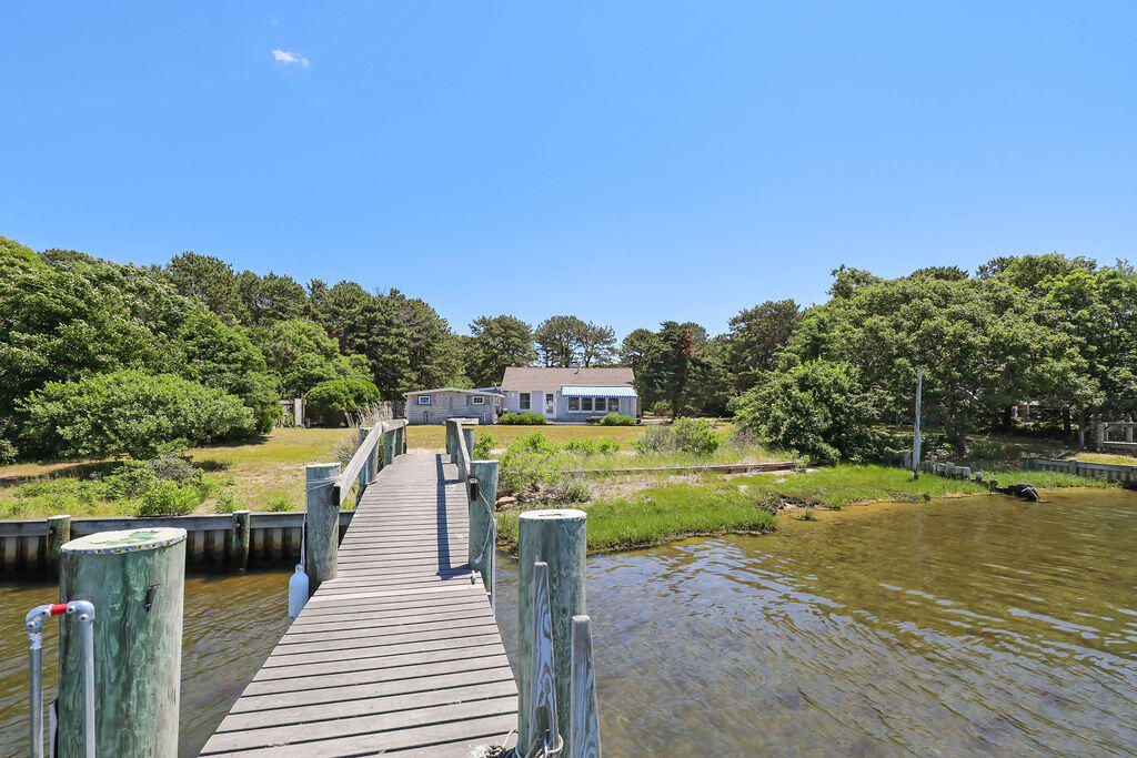 379 Monomoscoy Road Mashpee MA 02649