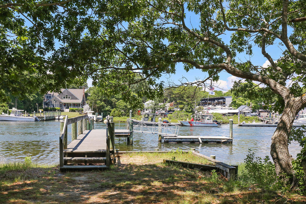 379 Monomoscoy Road Mashpee MA 02649