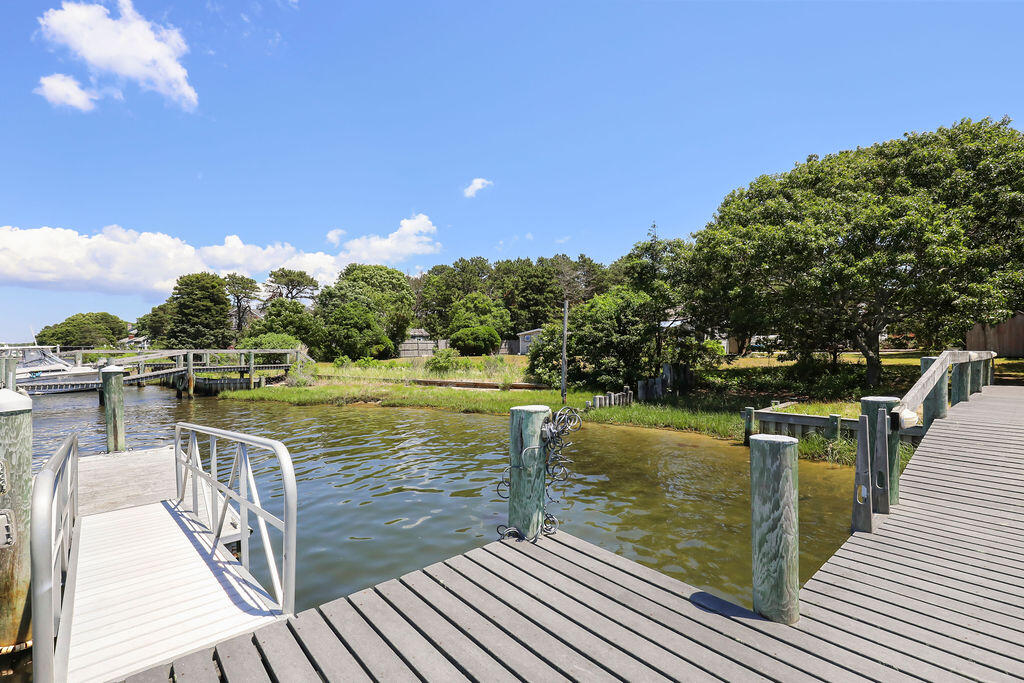 379 Monomoscoy Road Mashpee MA 02649