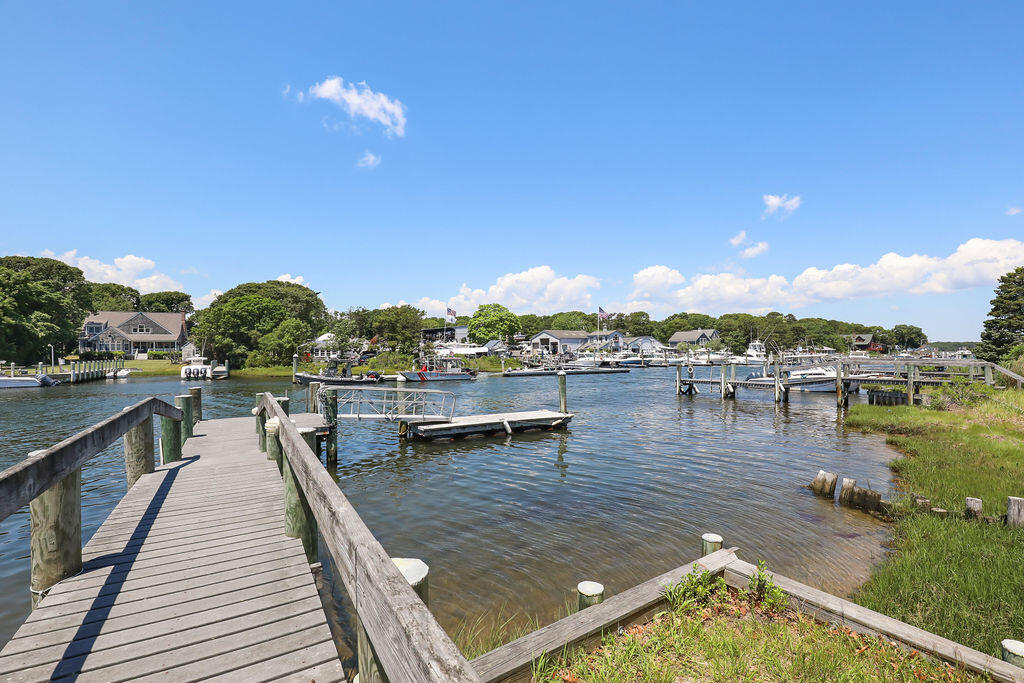 379 Monomoscoy Road Mashpee MA 02649