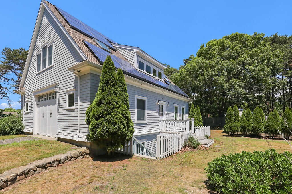 379 Monomoscoy Road Mashpee MA 02649