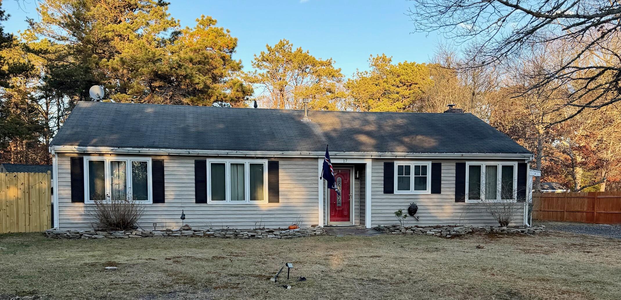 17 Kensington Drive MA 02563