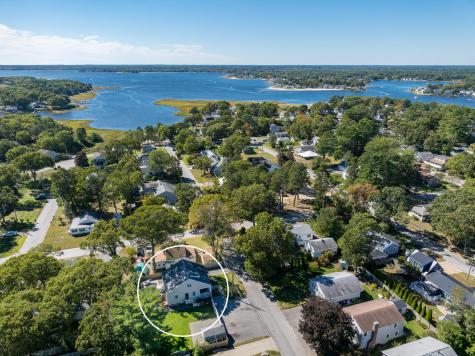 18 Elmwood Street Wareham MA 02571