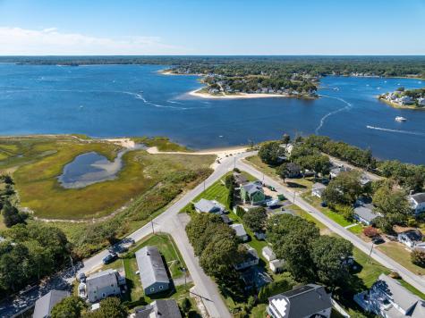 18 Elmwood Street Wareham MA 02571