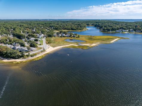 18 Elmwood Street Wareham MA 02571
