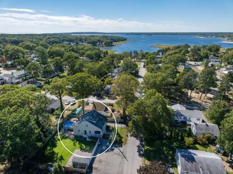 18 Elmwood Street Wareham MA 02571