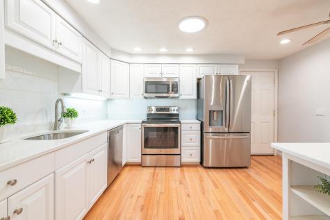 12 Quail Hollow Circle Sandwich MA 02563