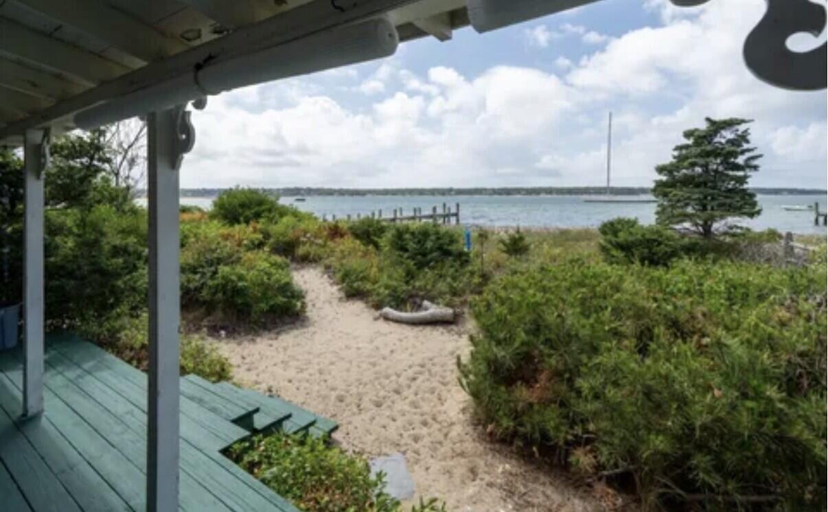 11 Beach Road Oak Bluffs MA 02557