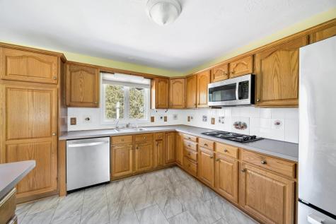 33 Thatchers Lane Falmouth MA 02536