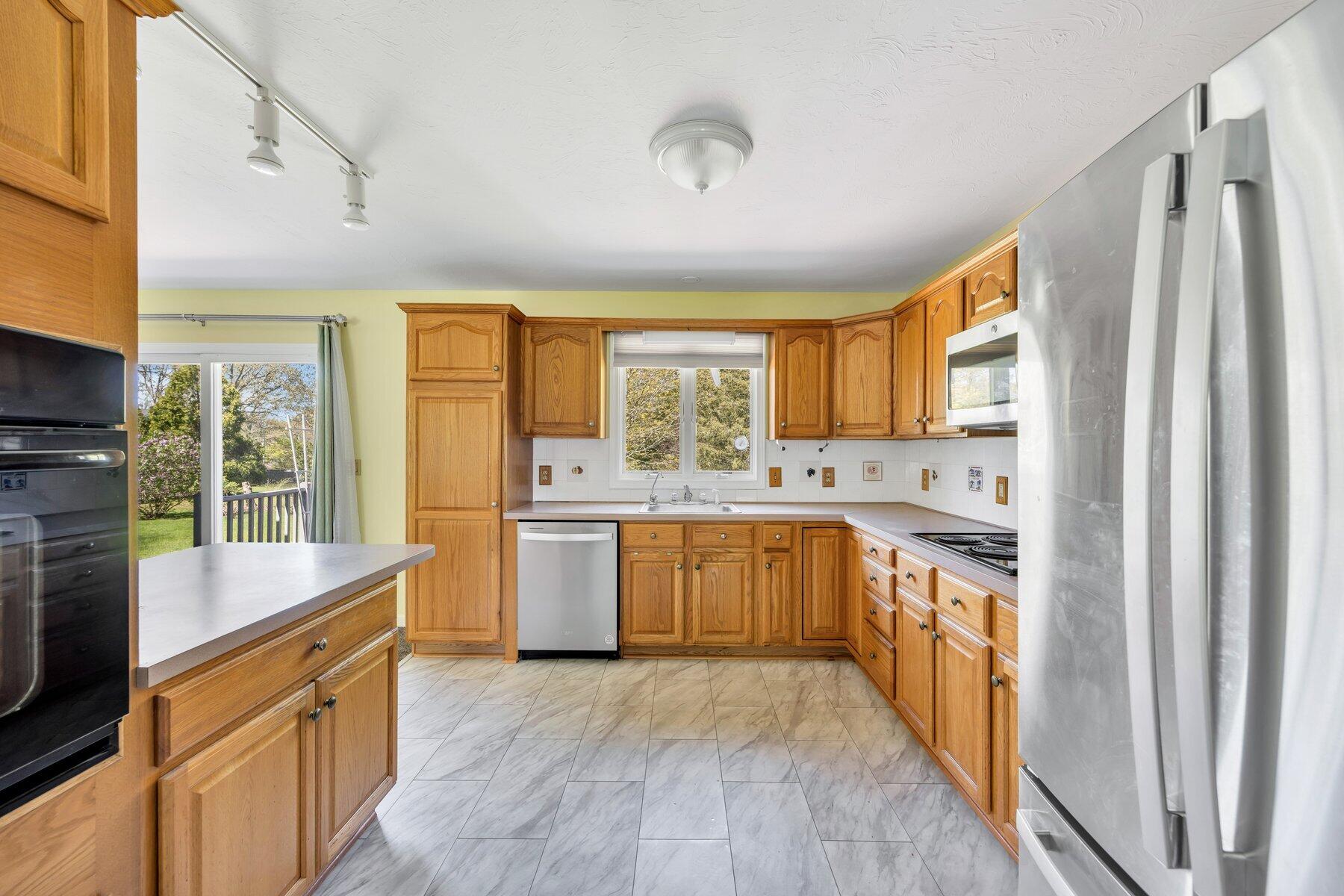 33 Thatchers Lane Falmouth MA 02536