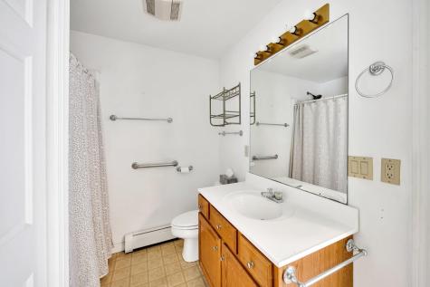 33 Thatchers Lane Falmouth MA 02536