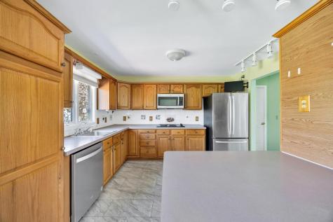 33 Thatchers Lane Falmouth MA 02536
