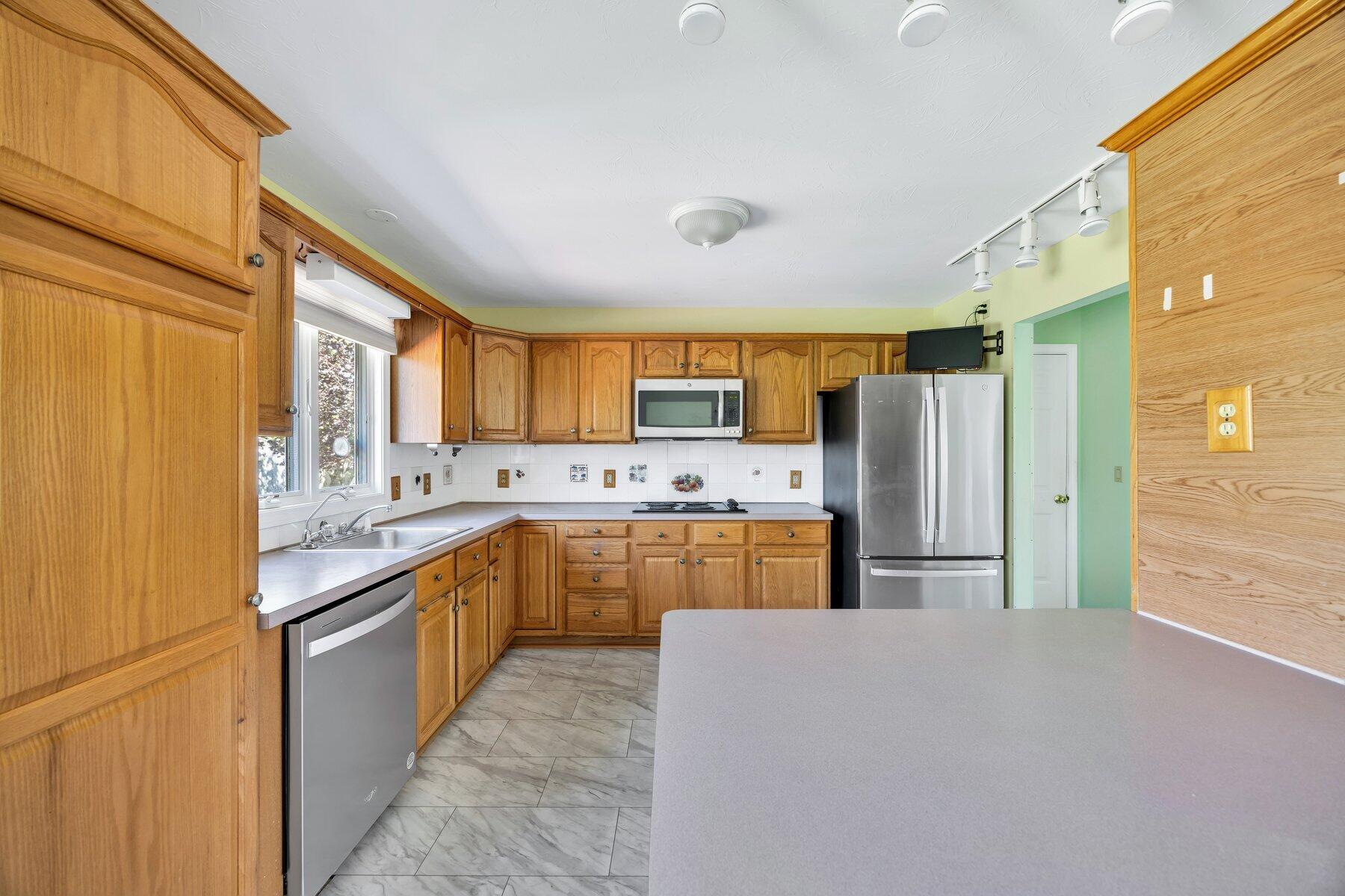 33 Thatchers Lane Falmouth MA 02536