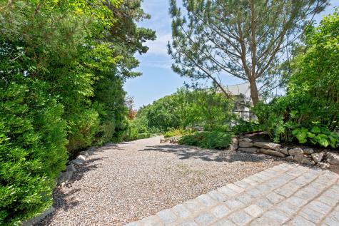 20 Bayberry Avenue MA 02657