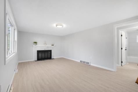 17 Fresh Pond Circle Plymouth MA 02360