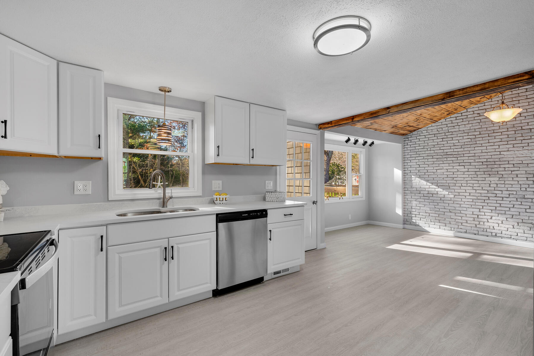 17 Fresh Pond Circle Plymouth MA 02360