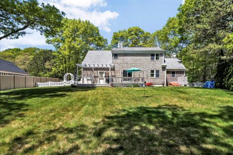 17 Greenway Circle Sandwich MA 02563