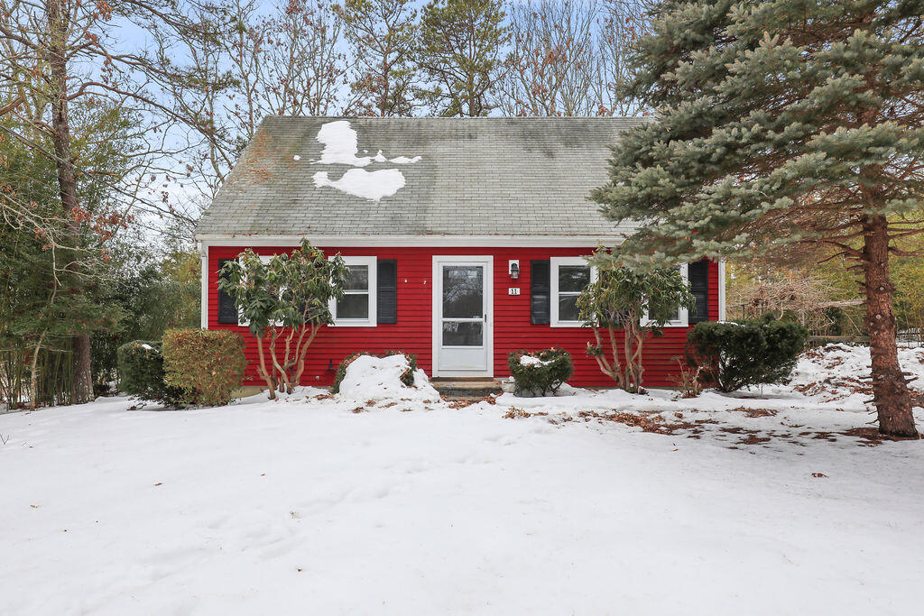 11 Webquish Lane Mashpee MA 02649