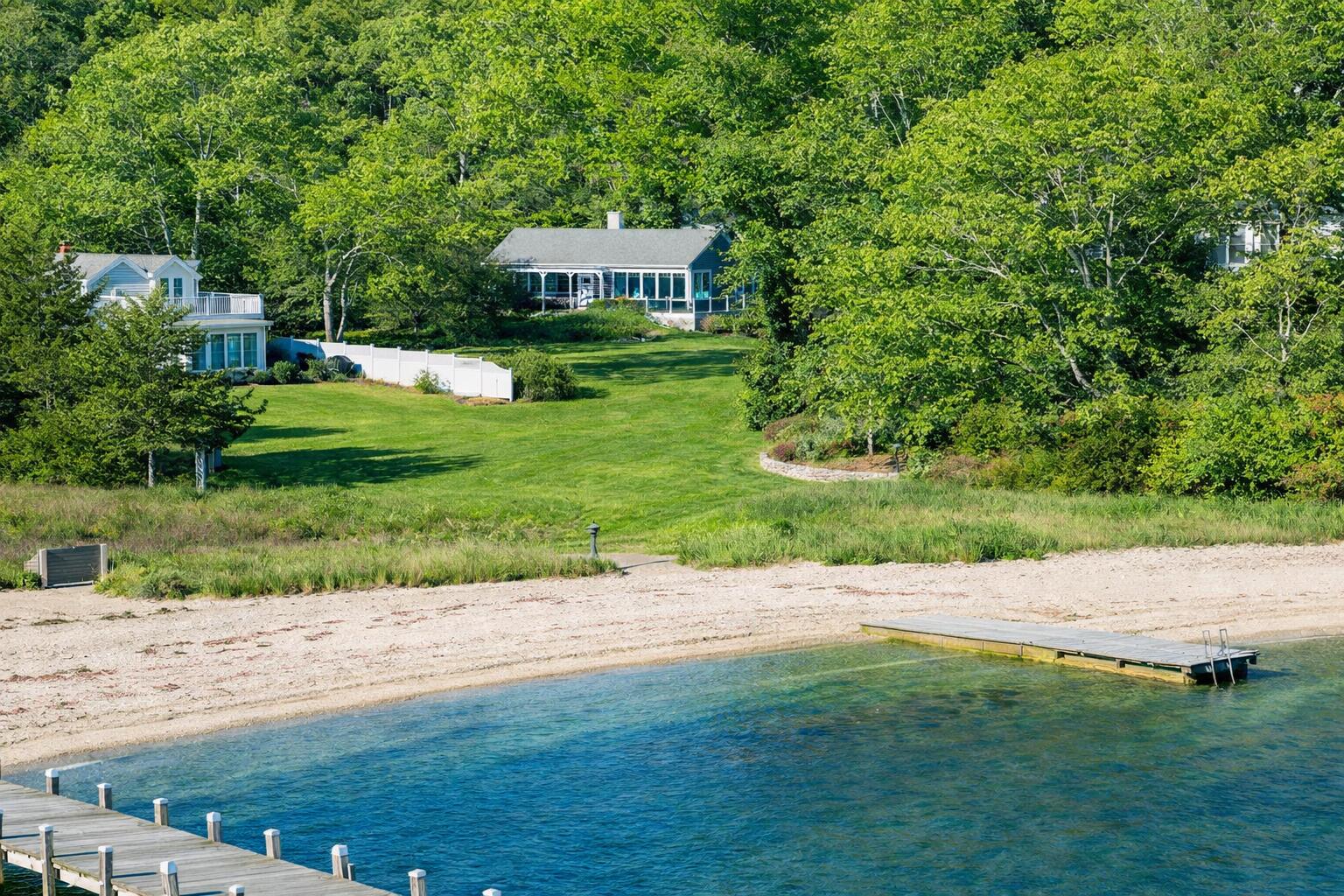 16 Frog Hollow Vineyard Haven MA 02568