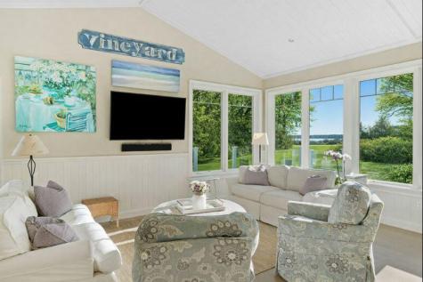16 Frog Hollow Vineyard Haven MA 02568