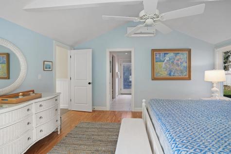 16 Frog Hollow Vineyard Haven MA 02568