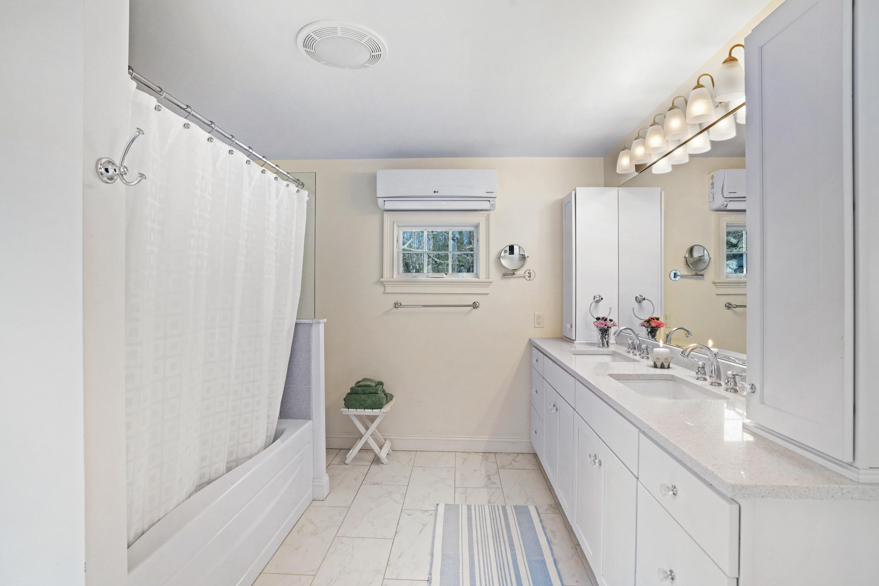 16 Frog Hollow Vineyard Haven MA 02568