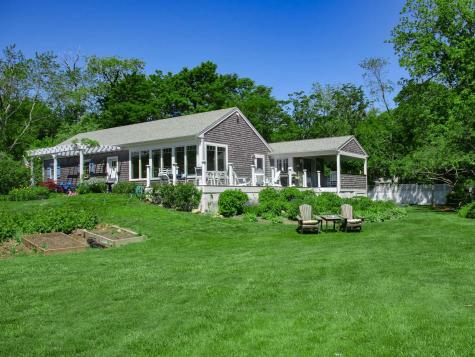 16 Frog Hollow Vineyard Haven MA 02568