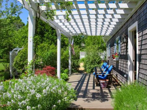 16 Frog Hollow Vineyard Haven MA 02568