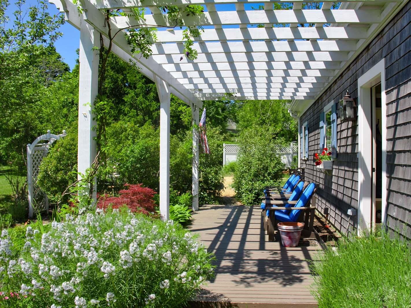 16 Frog Hollow Vineyard Haven MA 02568
