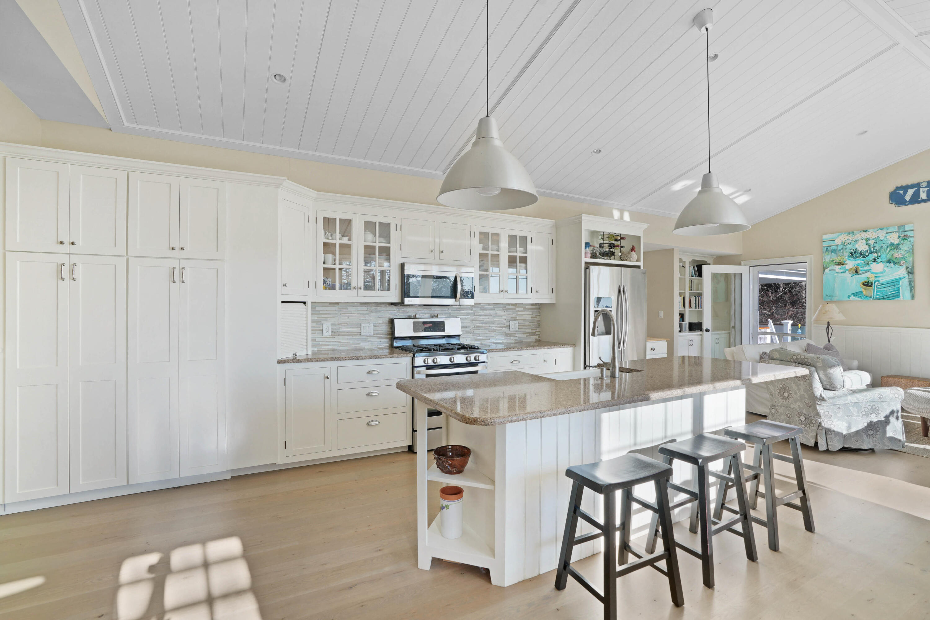 16 Frog Hollow Vineyard Haven MA 02568