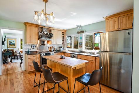 33 Lorraine Road Falmouth MA 02536