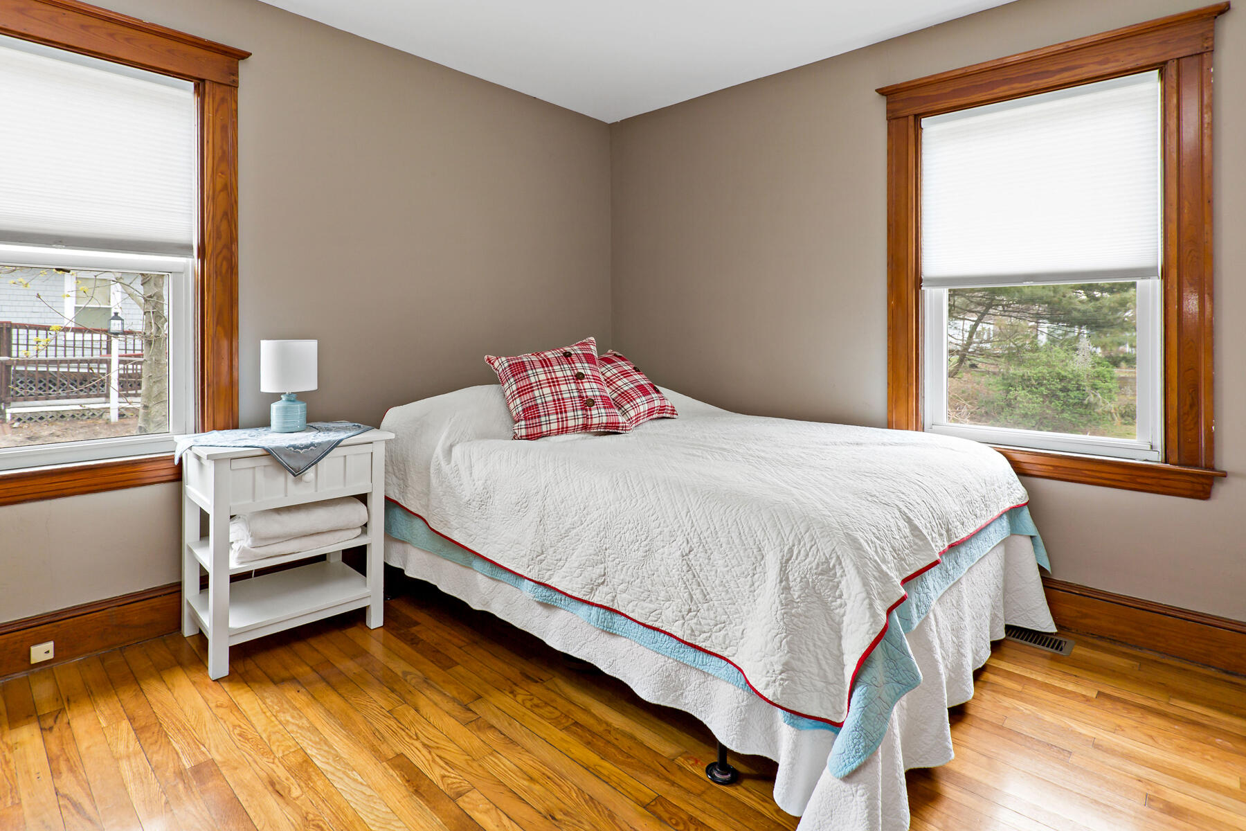 83 Davis Straits Falmouth MA 02540