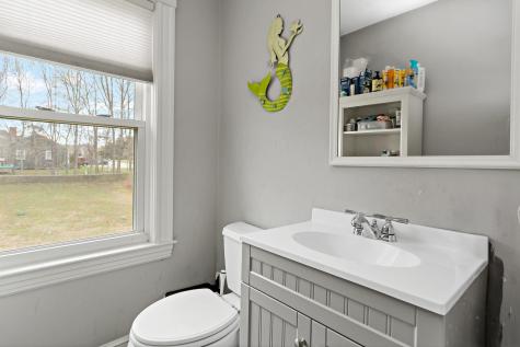 83 Davis Straits Falmouth MA 02540