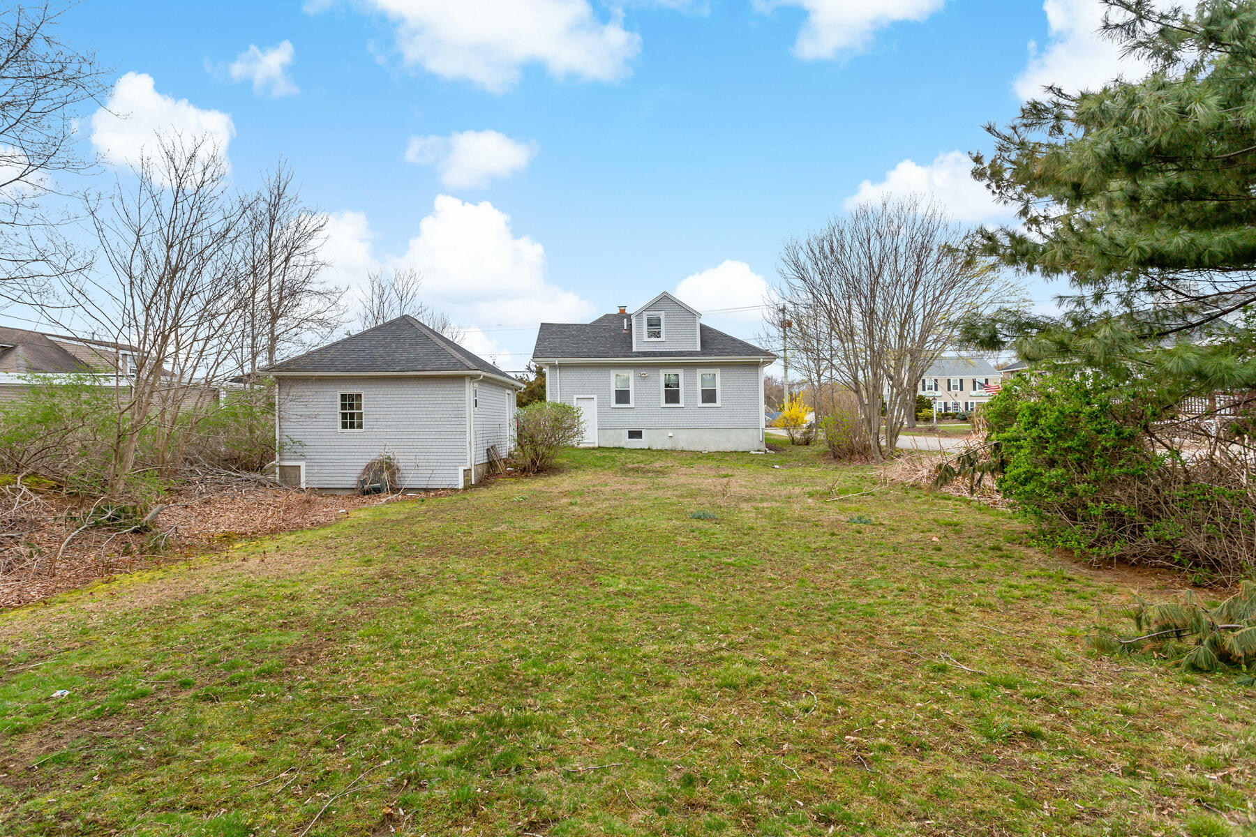 83 Davis Straits Falmouth MA 02540