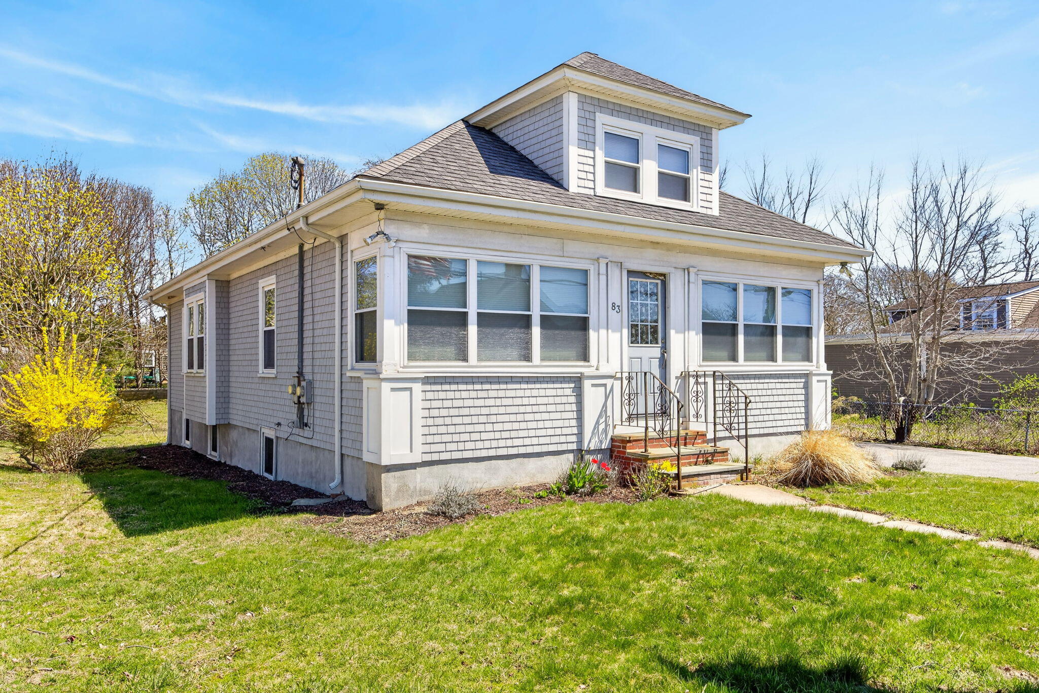 83 Davis Straits Falmouth MA 02540